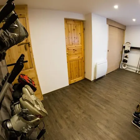Noella - Traditionnel En Bois A 250m Des Pistes, Centre Et Animations, 14 Pers - Fr-1-513-60